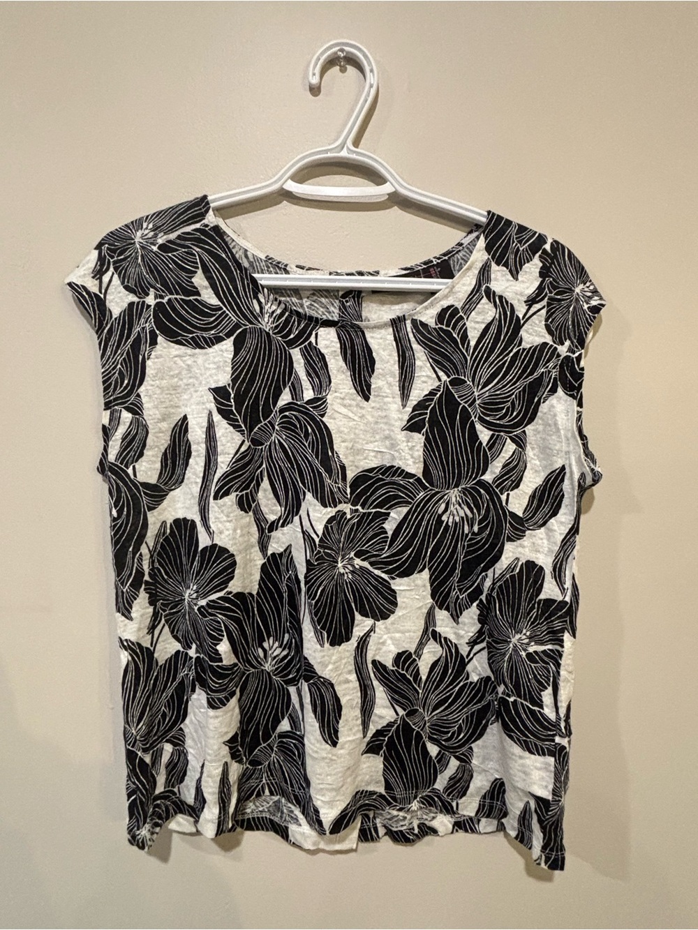 Tahari Black & White Floral Short Sleeve Tee 100% Linen